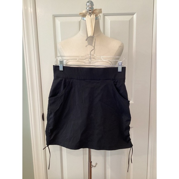 Columbia Skort Tennis Golf Pickleball Sports Black Ruching Omni-Shield - Medium - Picture 3 of 9